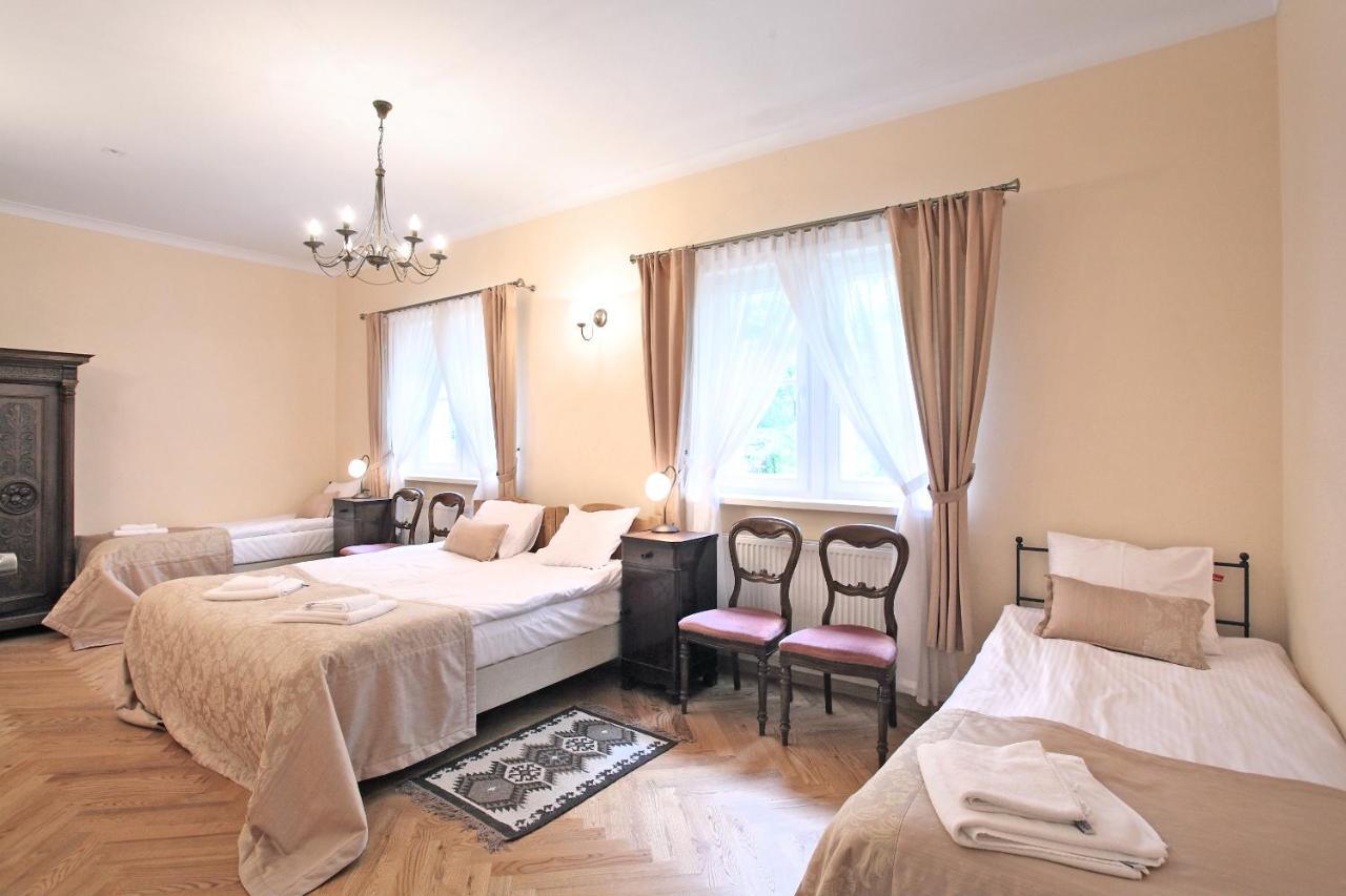 Palac W Debinie Krzeszkowice Buitenkant foto