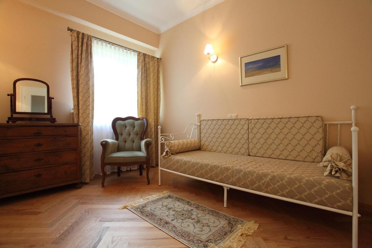 Palac W Debinie Krzeszkowice Buitenkant foto